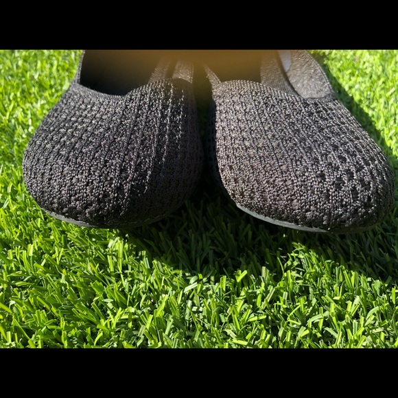 Black Honeycomb Rothy’s (runs small) - Picture 3 of 6